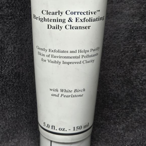 Kiehl's Clearly Corrective Brightening & Exfoliating Daily Cleanser 5 oz. - Picture 2 of 5